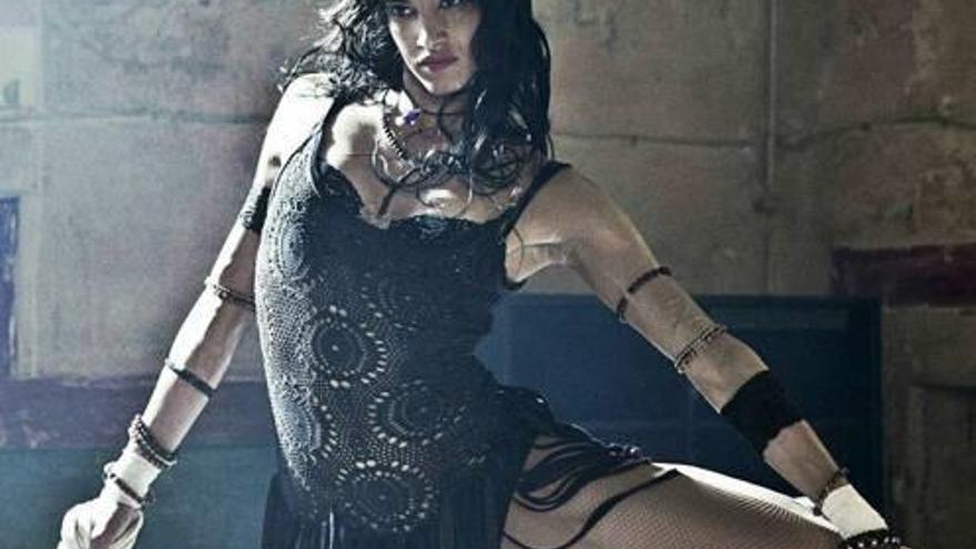 La actriz Sofia Boutella es la mala malísima.