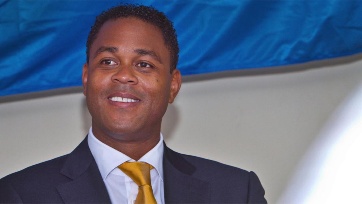 Patrick Kluivert, director de Fútbol del PSG