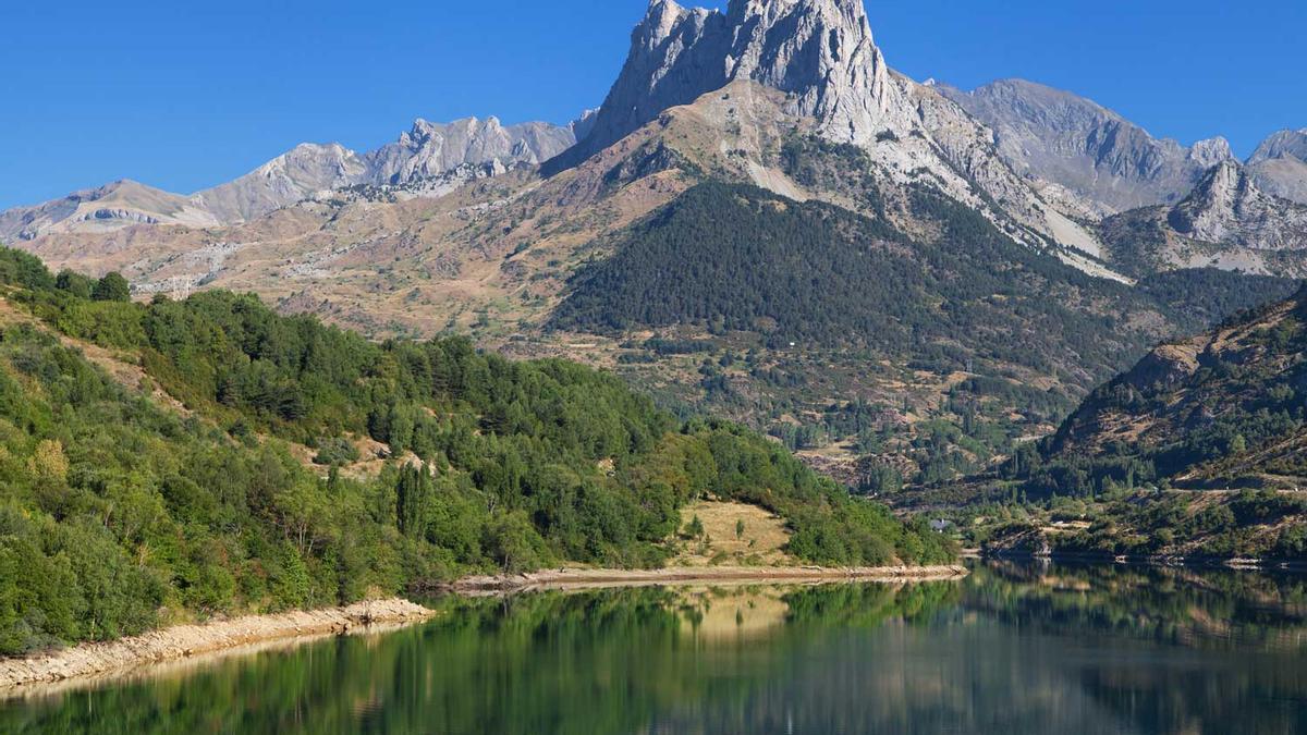 Paseo por los entornos naturales de Huesca