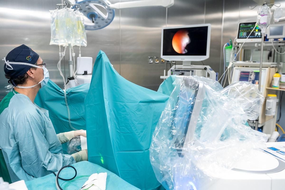 Perspektive einer urologischen Operation mittels minimalinvasiver laparoskopischer Verfahren.