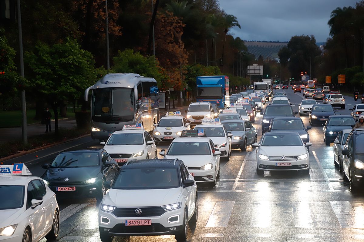 Las autoescuelas de Córdoba protestan para conseguir más exámenes