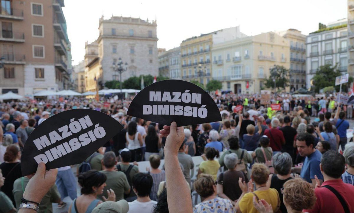 València torna a demanar la dimissió de Mazón en la desena protesta per la dana València torna a demanar la dimissió de Mazón en la desena protesta per la dana
