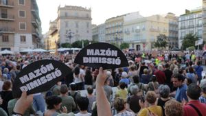 València torna a demanar la dimissió de Mazón en la desena protesta per la dana