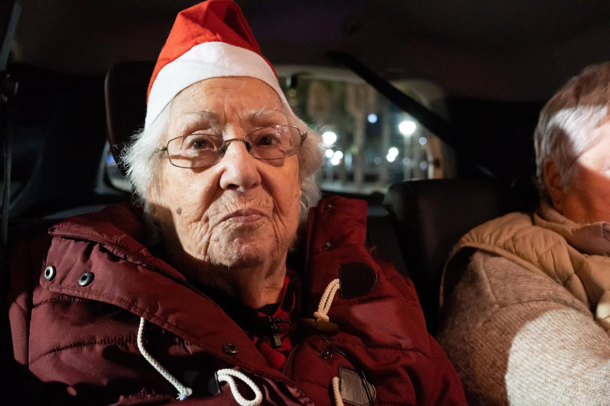 Paseo navideño en taxi por las calles de Palma: "Me hace mucha ilusión, hacía muchos años que no veía las luces de Navidad"