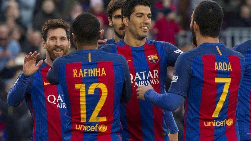 Los jugadores azulgranas celebran uno de sus goles de ayer ante Las Palmas.