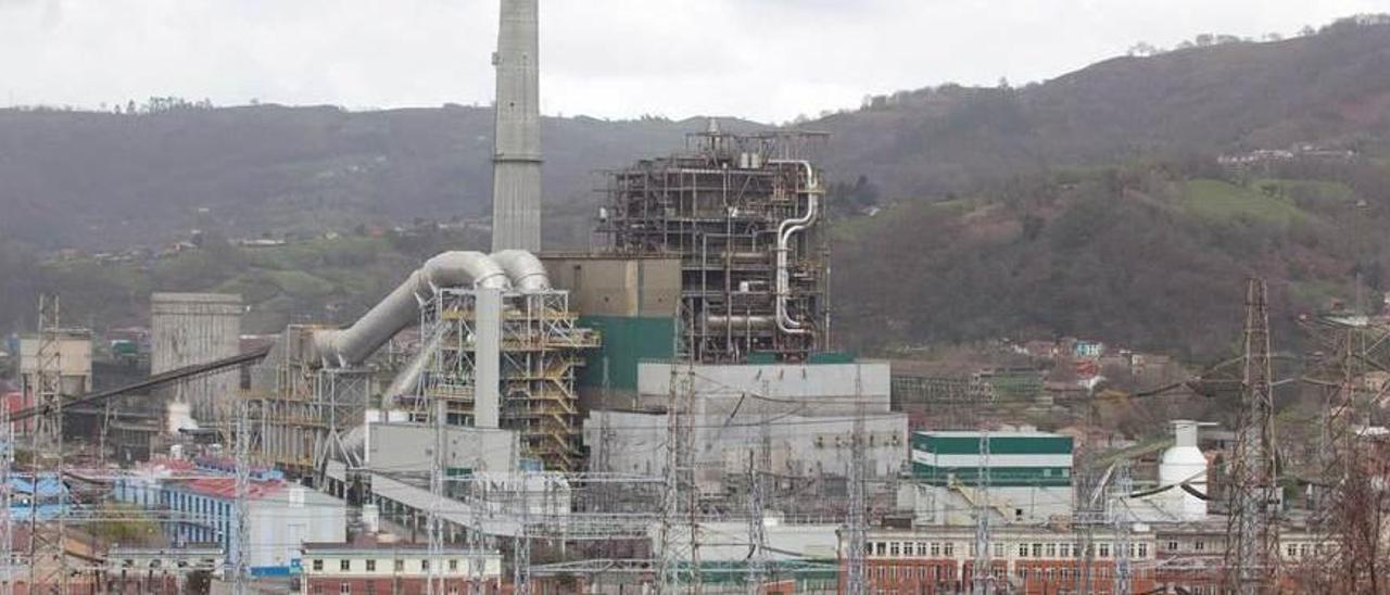 Las instalaciones de la central térmica de Lada, en Langreo.