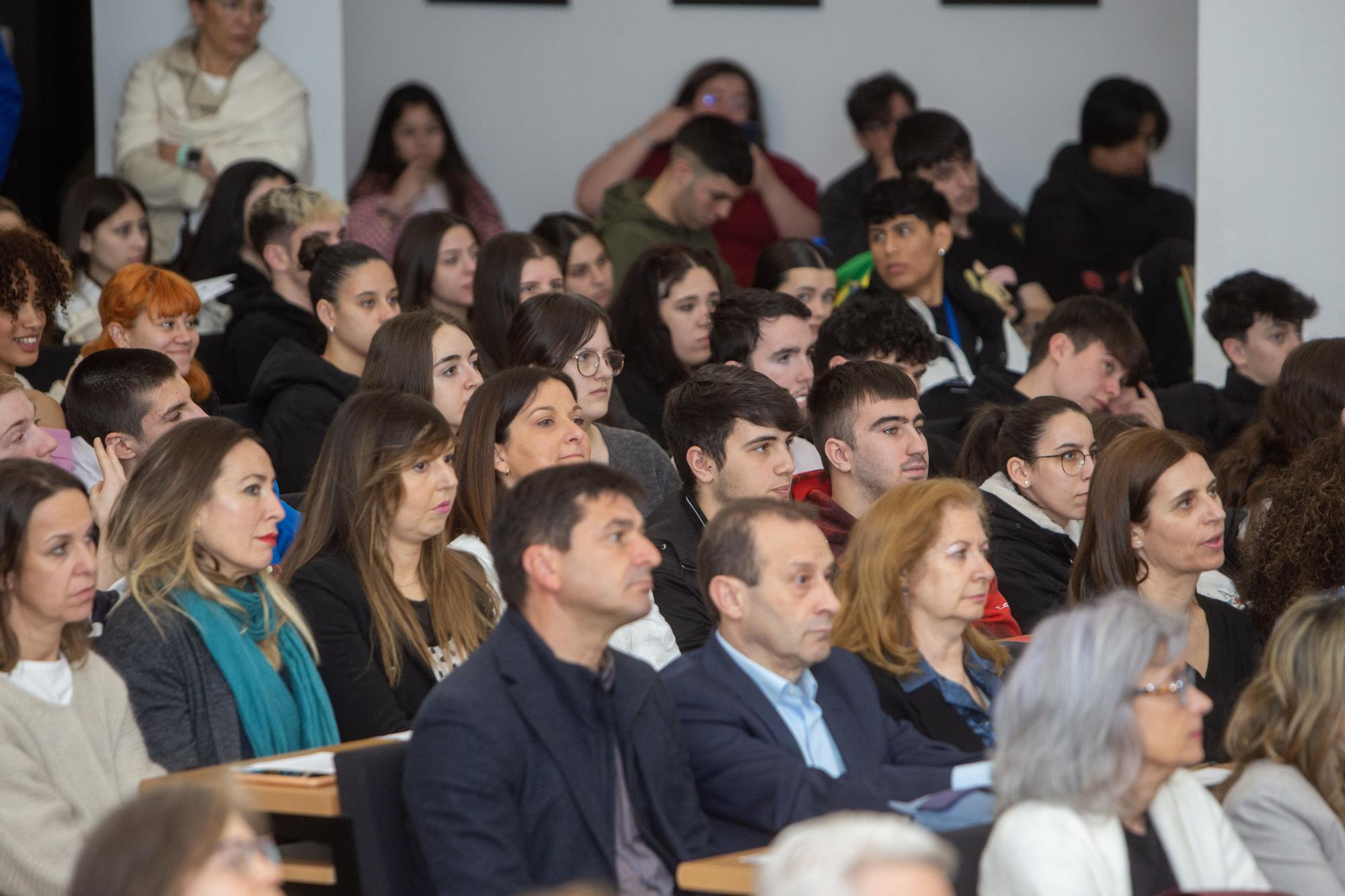 La Cámara y la Xunta forman a jóvenes para emprender