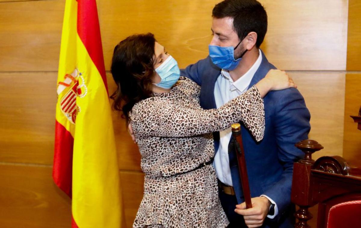 “Liso” González promete el cargo de concejal del BNG.   | // IÑAKI ABELLA