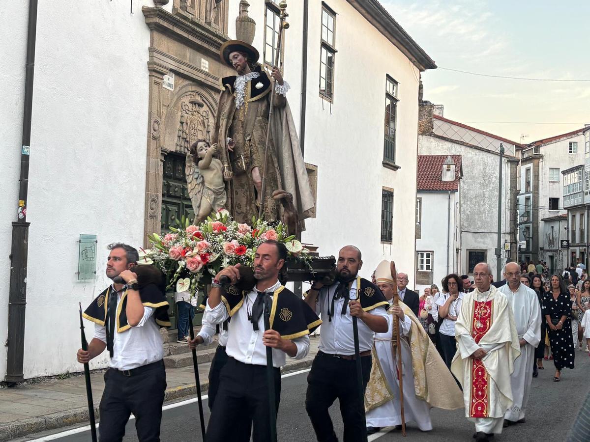 Santiago honra a San Roque con su tradicional procesión Santiago honra a San Roque con su tradicional procesión