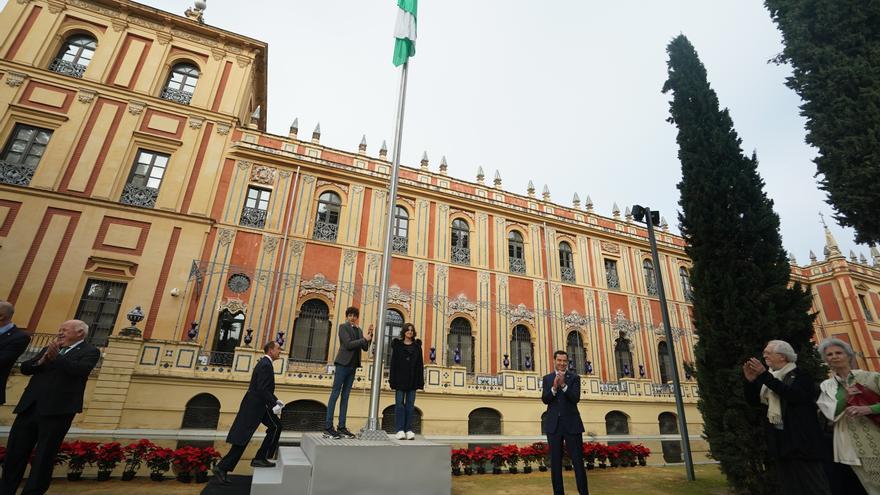 Juanma Moreno anima a reivindicar el andalucismo en el primer día de la bandera de Andalucía