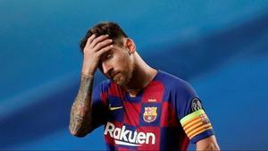 Lionel Messi muestra su pesar por el resultado que se iba consumando en Lisboa.
