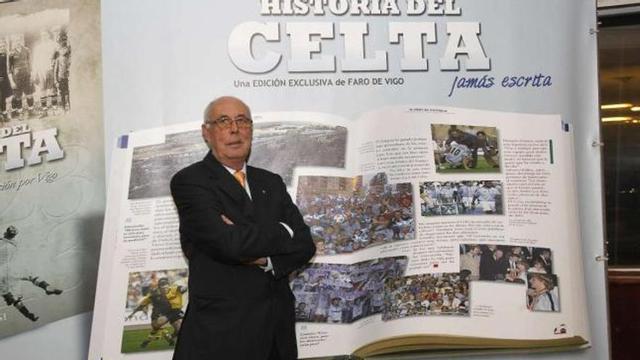 Fernando Gallego, en la presentación de la obra, en el Real Club Náutico de Vigo. // Ricardo Grobas