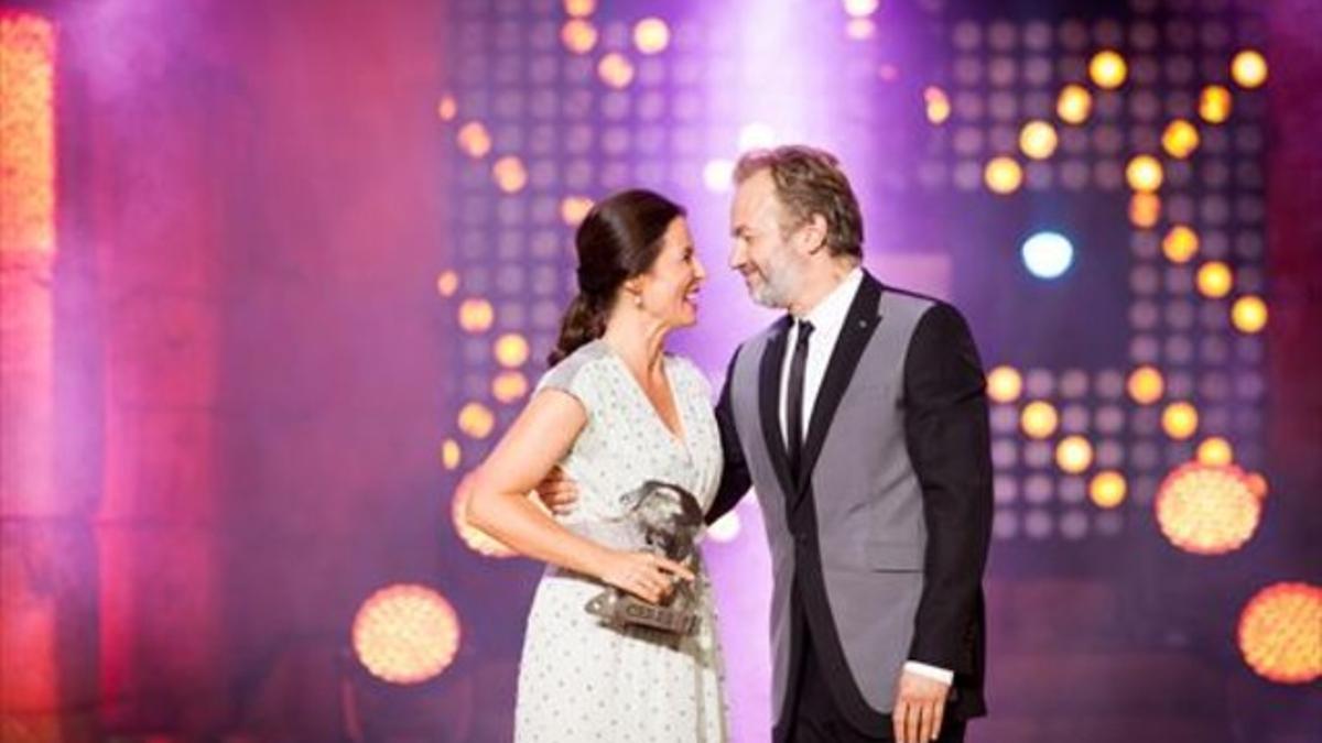 Aitana Sánchez-Gijón, premio Mejor Actriz por 'Medea', con Tristán Ulloa.