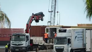 Doscientos operarios trabajan en el altar de la misa del papa León XIV en el Puerto de Santa Cruz de Tenerife