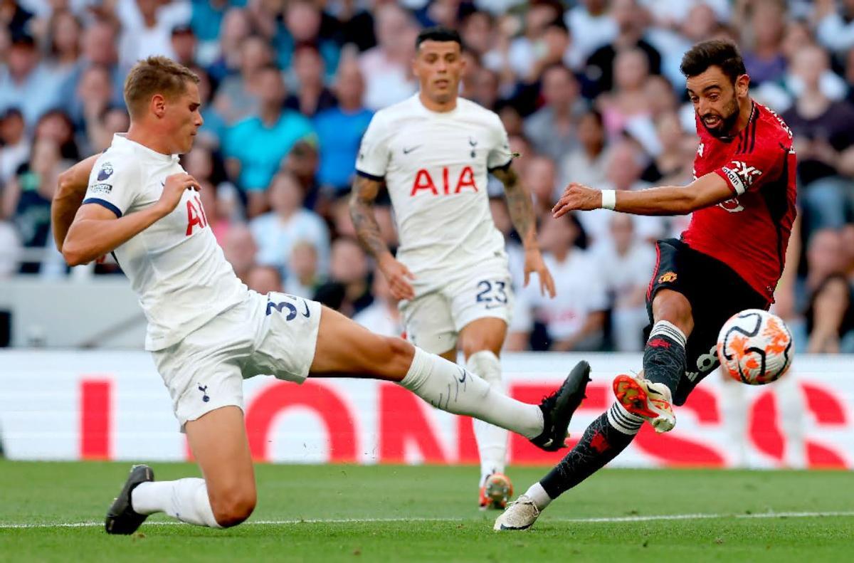 Bruno Fernandes durante el partido ante el Tottenham