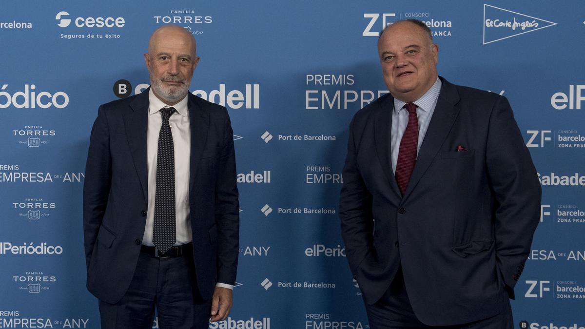 Premios Empresa de l’any 2021. En la foto, Fèlix Noguera de Prensa Ibérica junto a Sergi Loughney de Fundació La Caixa.