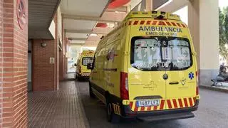 Servicios de emergencia trasladan a un herido grave al caer y golpearse la cabeza en Murcia