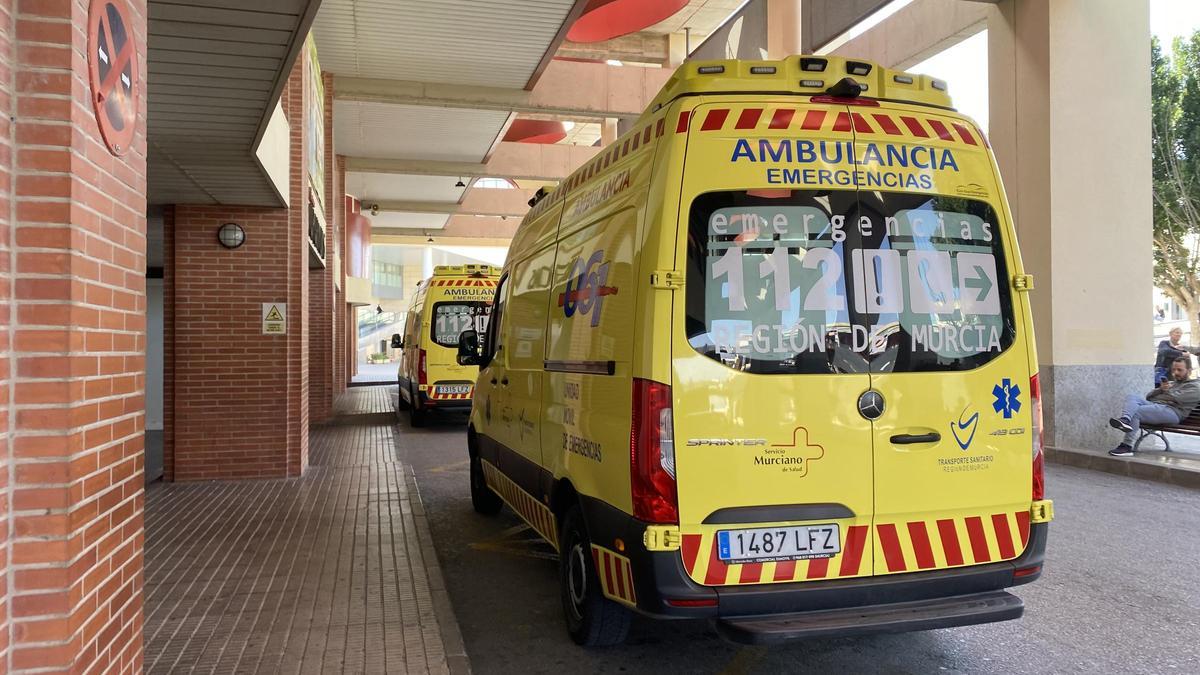 Ambulancias en el hospital Virgen de la Arrixaca de Murcia.