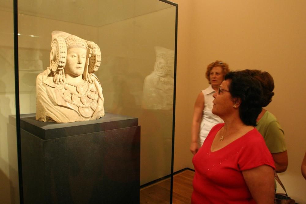 La Dama, en el MAHE, en 2006