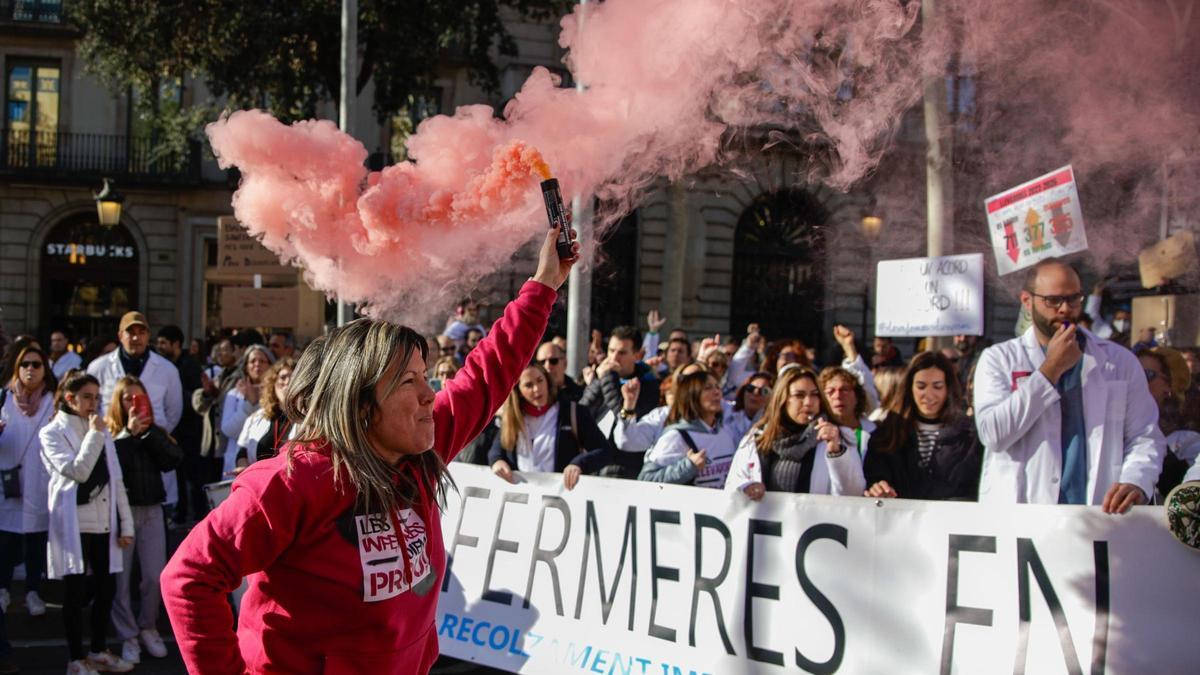 Manifestación de ‘Infermeres de Catalunya’ durante su huelga indefinida en Barcelona