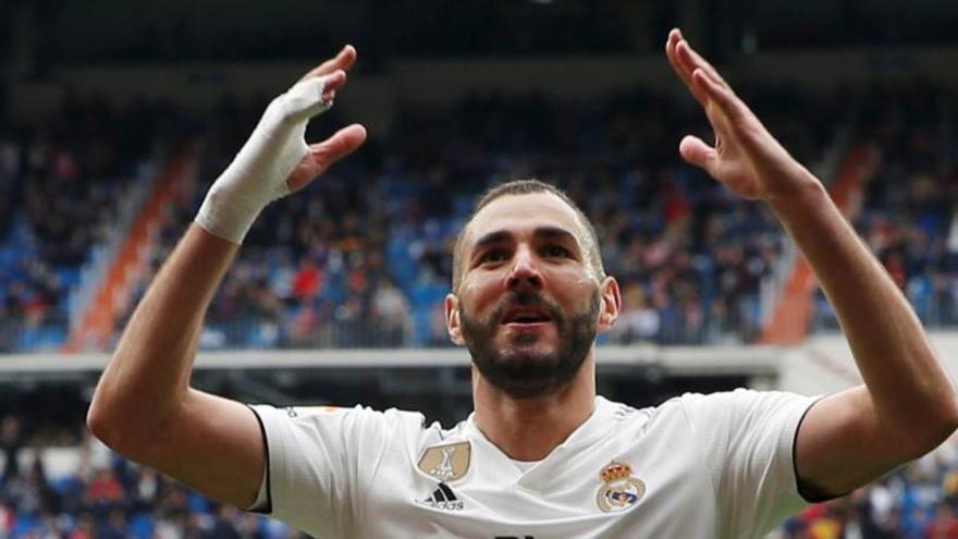 Benzema dona la victòria al Madrid contra el Llevant (3-2)