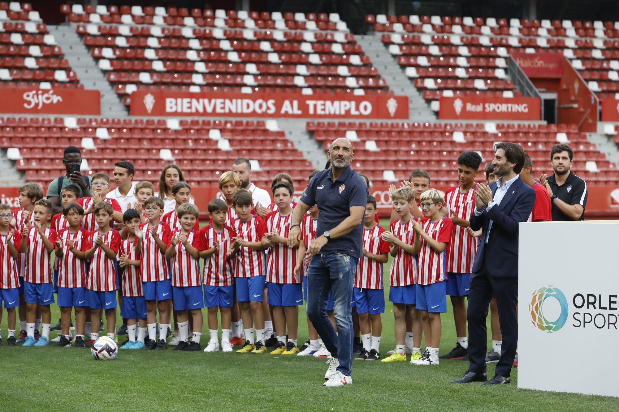 Masiva bienvenida al Grupo Orlegui en El Molinón