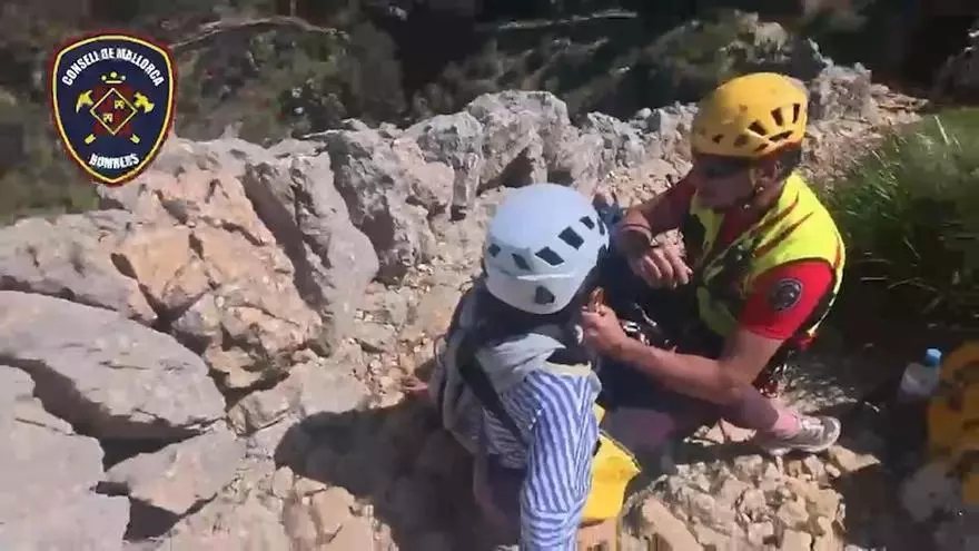 VÍDEO | Bombers de Mallorca han rescatado a una mujer que presentaba una lesión en el tobillo