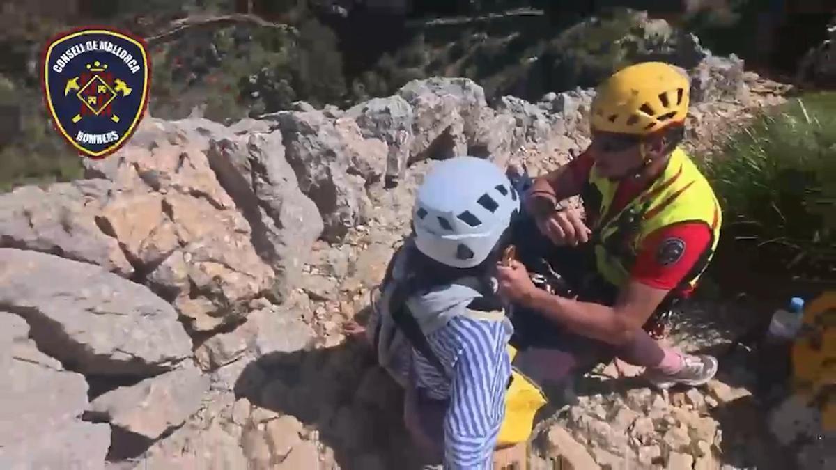 VÍDEO | Bombers de Mallorca han rescatado a una mujer que presentaba una lesión en el tobillo