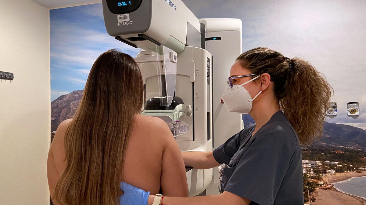 Mamografía realizada en QuironSalud Marbella