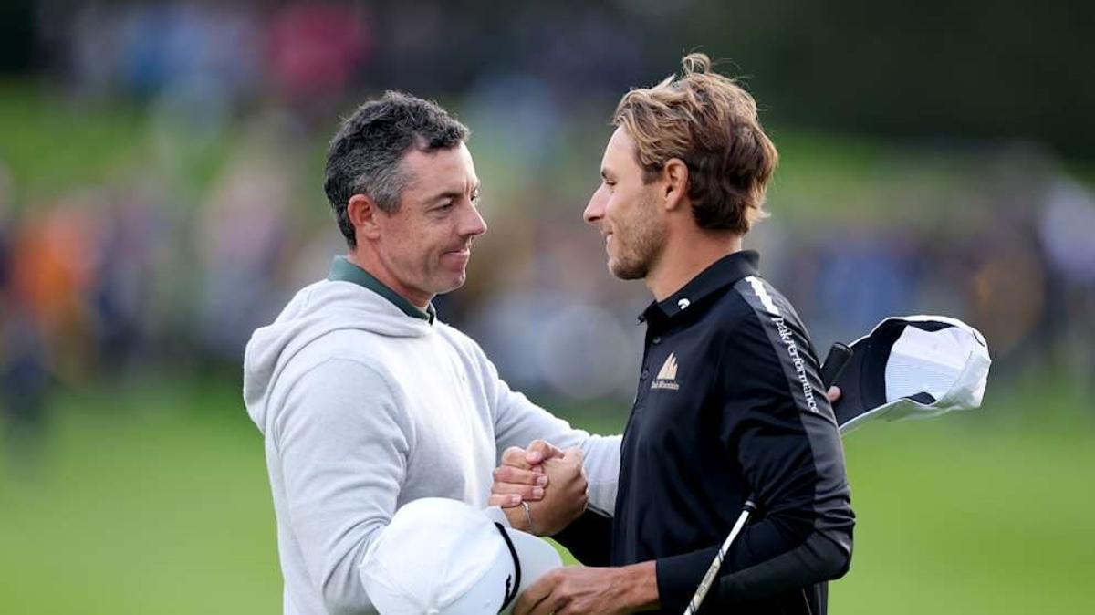 McIlroy saluda al sueco Lagengren, después de finalizar el torneo en el K Club