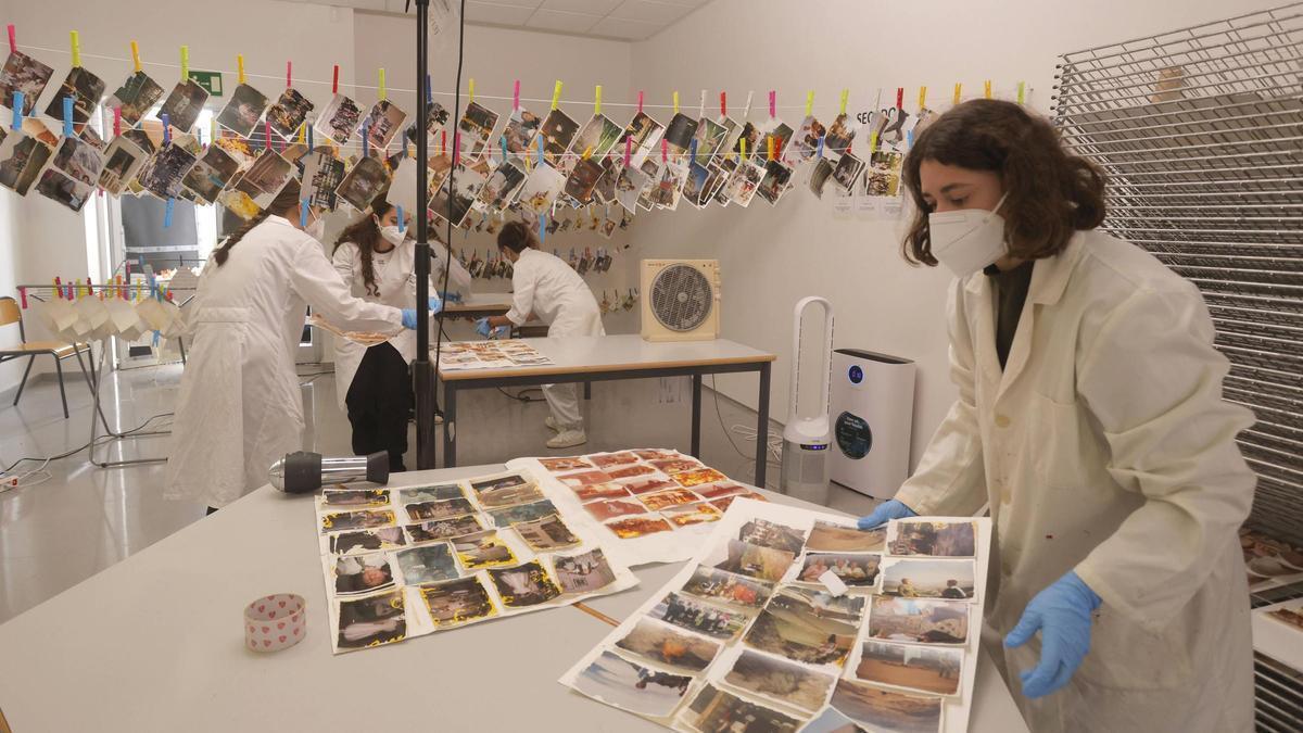 Laboratorio del proyecto Salvem les Fotos de la UV.