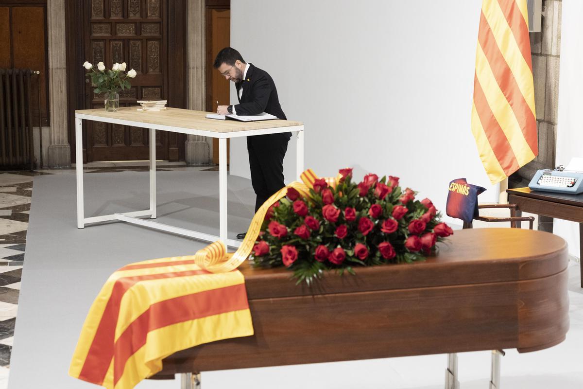 El Palau de la Generalitat acoge este martes la capilla ardiente de Josep Maria Espinàs