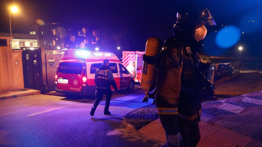 Un incendio obliga a desalojar a pacientes mayores con covid del centro de Barros