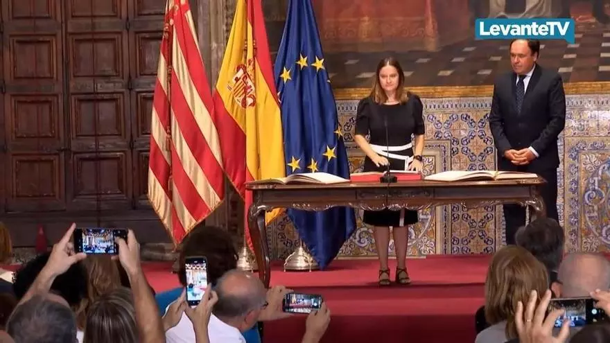 Maria Àngels Francés ha tomado posesión como nueva presidenta de la AVL