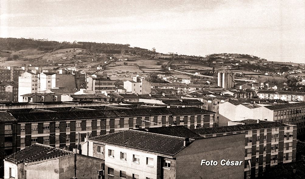Tejados de La Calzada y Jove al fondo 28-1-77.jpg
