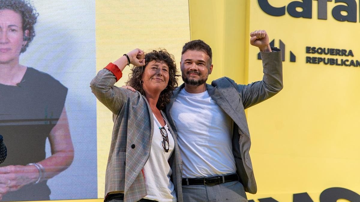 Gabriel Rufián y Teresa Jordà, en un acto de campaña de las generales.