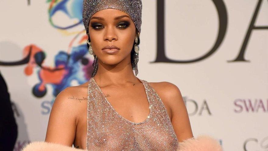 Rihanna sufre un accidente de moto y se lastima la cara