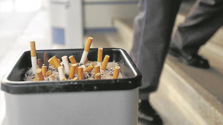 Sanidad anuncia más mano dura contra el tabaquismo y el vapeo