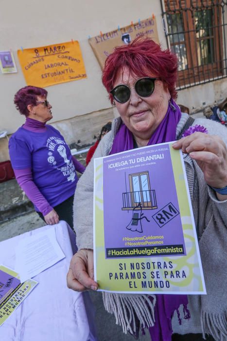 Concentración de colectivos feministas en Orihuela