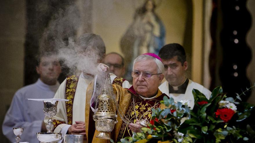 El obispo durante una celebración en la Concatedral de San Nicolás