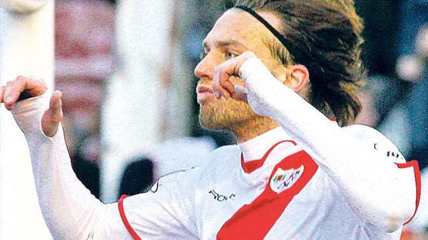 Michu celebra un gol en el Bernabéu. // J.J.Guillén