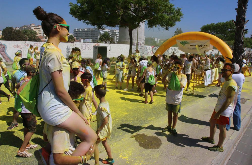 La colorida carrera organizada por Unicaja volvió a concentrar un ambiente joven y festivo en el entorno del estadio Ciudad de Málaga