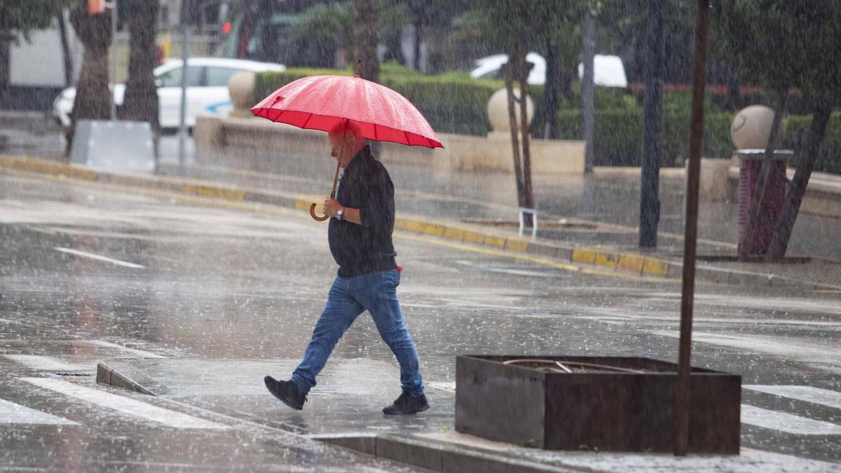 La Aemet advierte de fuertes lluvias este fin de semana en Valencia por la llegada de la borrasca Emilia.