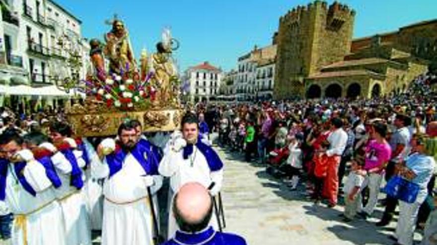 El ayuntamiento se compromete a abonar deudas a las cofradías