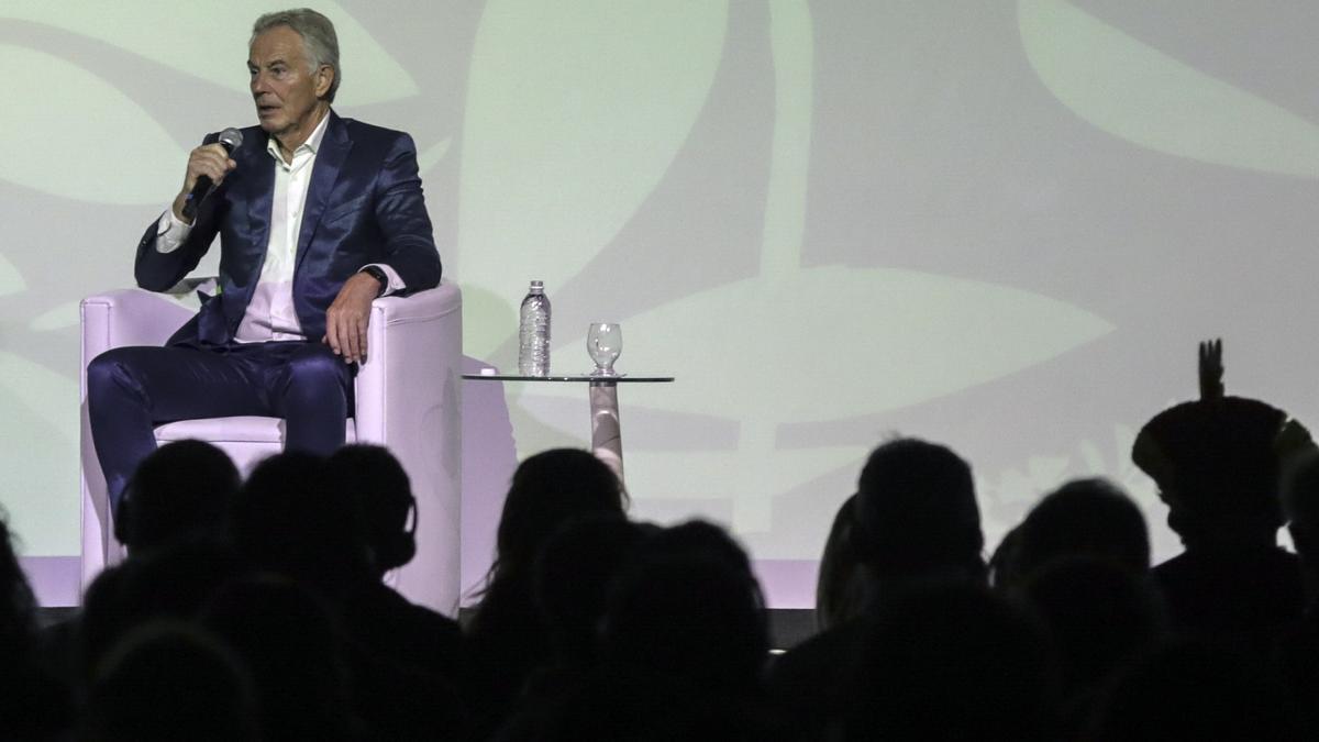 El ex primer ministro del Reino Unido, Tony Blair, participa en la Conferencia Internacional sobre la Amazonia y las Nuevas Economías.