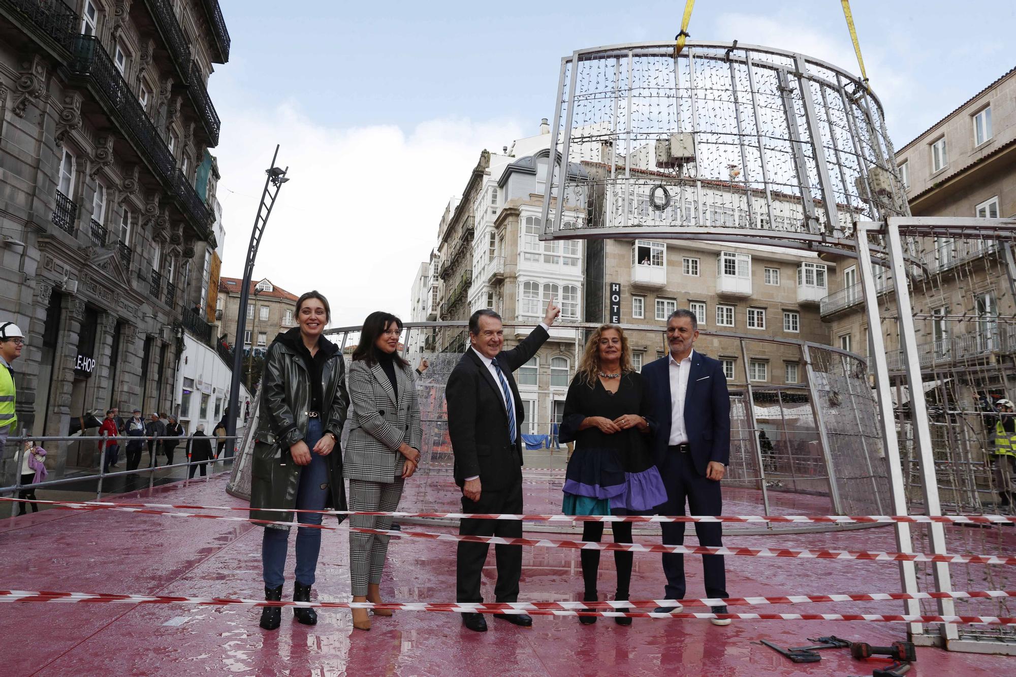 Comienza el montaje del Árbol de Navidad más grande de la historia en Porta do Sol