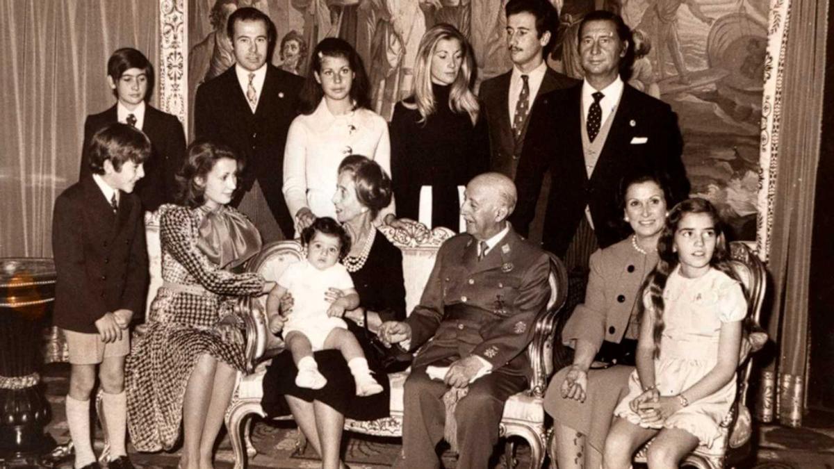La família Franco, en la celebració de les bodes d’or del dictador i Carmen Polo.