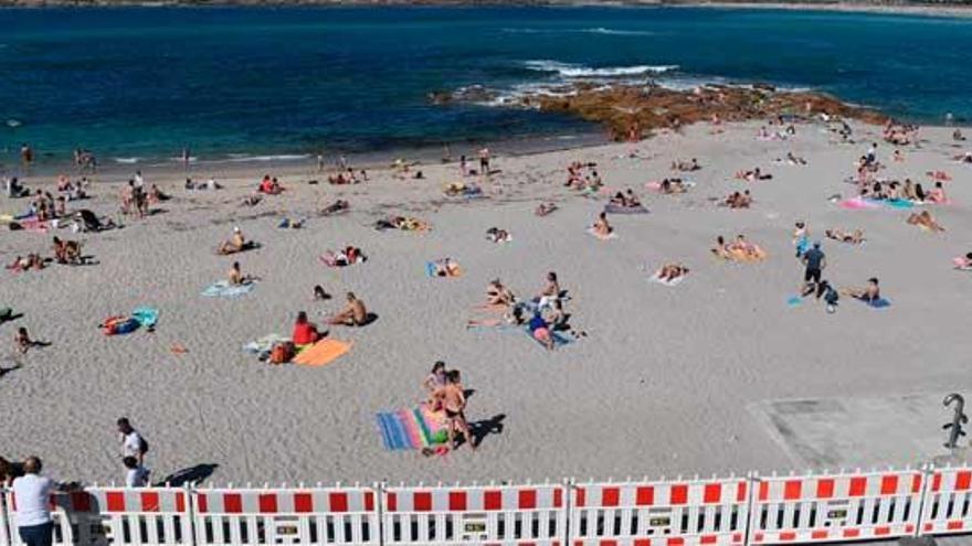 Jornada de sol y playa para acudir a las urnas en Galicia, más calor y tormentas por la tarde en el interior