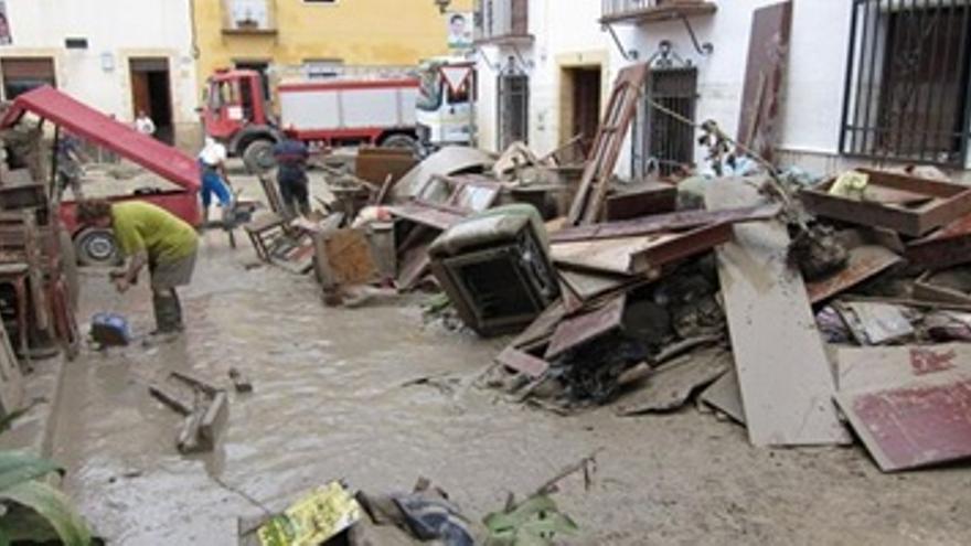 Rubalcaba anuncia la aprobación de ayudas tras las lluvias y dice que la situación de Cañete es &quot;catastrófica&quot;