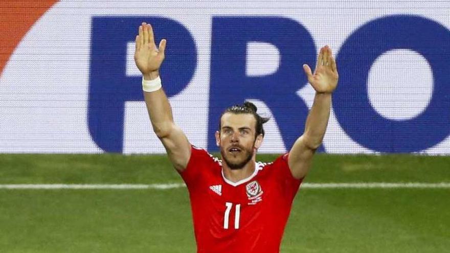 Bale festeja el tercer gol de la selección galesa. // Efe